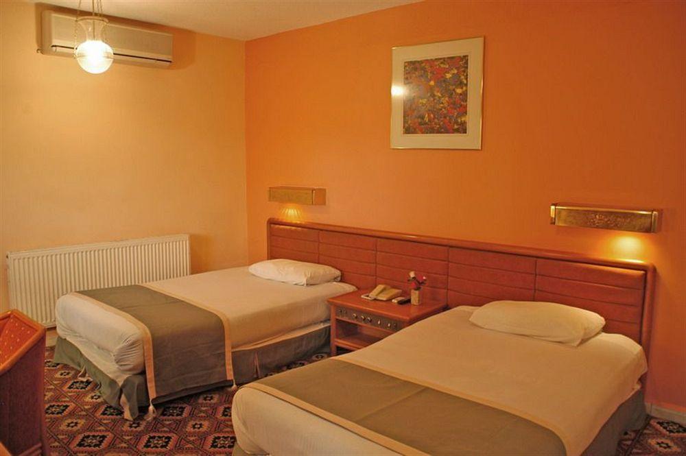 Candles Hotel Wadi Musa Exterior photo
