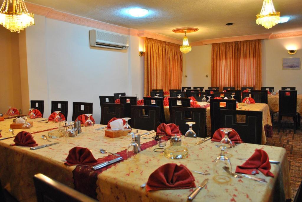 Candles Hotel Wadi Musa Exterior photo